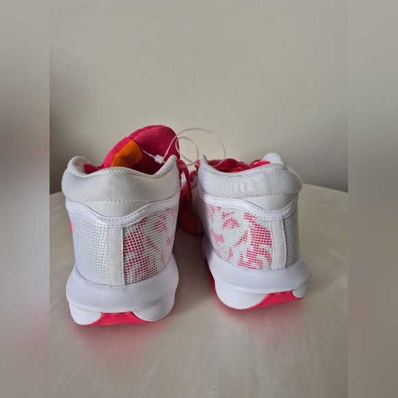 Nike LeBron Basketball Sneakers - Picture 5 of 7